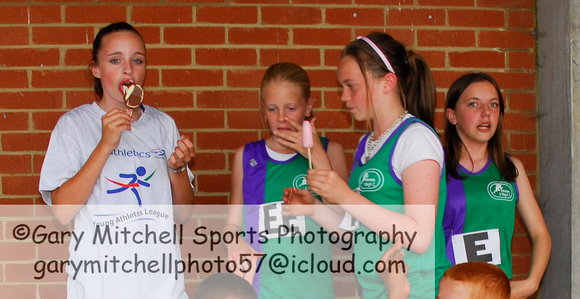 Courtney Williams _ Danni Town _ Adele Wright _ UKA Young Athletes League Southern, Kingston 2006 _ 31441