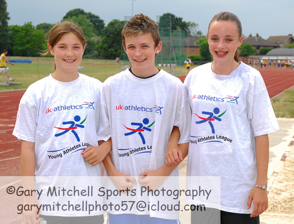 Sophie Lee _ Courtney Hart _ Danni Town _ UKA Young Athletes League Southern, Kingston 2006 _ 31416