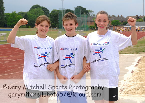 Sophie Lee _ Courtney Hart _ Danni Town _ UKA Young Athletes League Southern, Kingston 2006 _ 31417