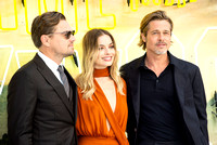 (L to R) Leonardo DiCaprio, Margot Robbie and Brad Pitt _ 18985