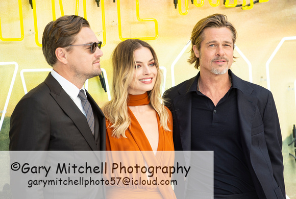 (L to R) Leonardo DiCaprio, Margot Robbie and Brad Pitt _ 18985