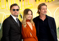 (L to R) Leonardo DiCaprio, Margot Robbie and Brad Pitt _ 18983