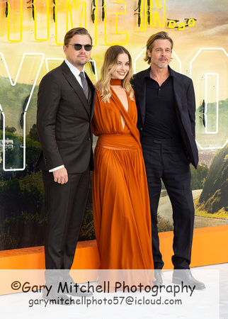 (L to R) Leonardo DiCaprio, Margot Robbie and Brad Pitt  _ 17674