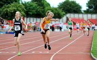49 Alexandra Brown _ 77 Claudia Lance Jones _ Junior Girls 1500 metres - Final _182101