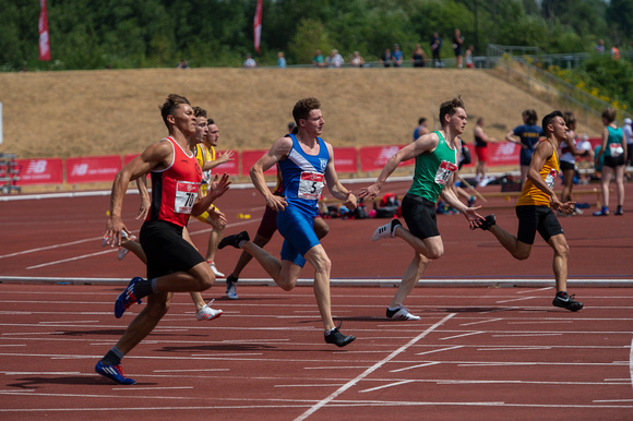 Matthew Buckner (5) _ Snr Boy 200m _ 68234
