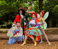 Andy Collins ( Smee ) _ Holly Atterton ( Tinker Bell ) _ La Voix ( Mrs Smee ) 74484